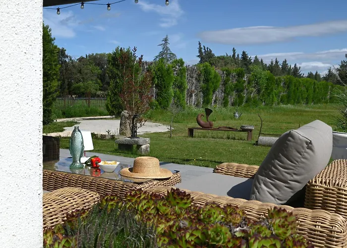 Le Galinie Chic\'Art. Un Bel Atelier Avec Piscine