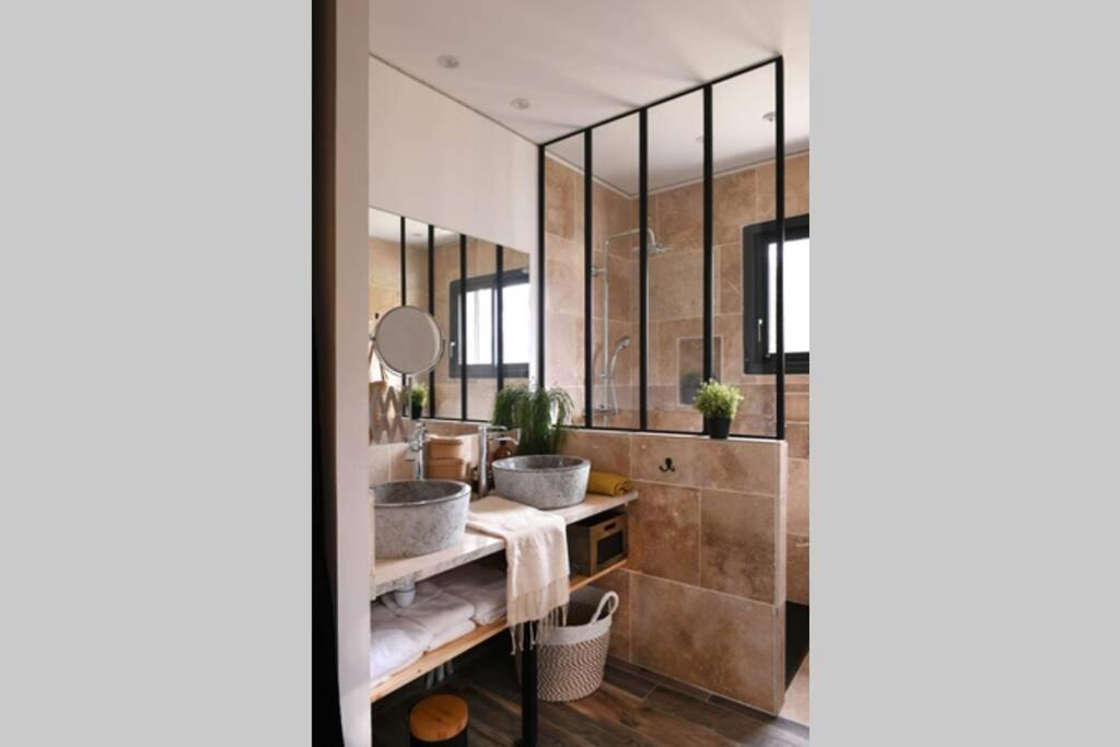 Le Galinie Chic'art. Un Bel Atelier Avec Piscine Holiday home
