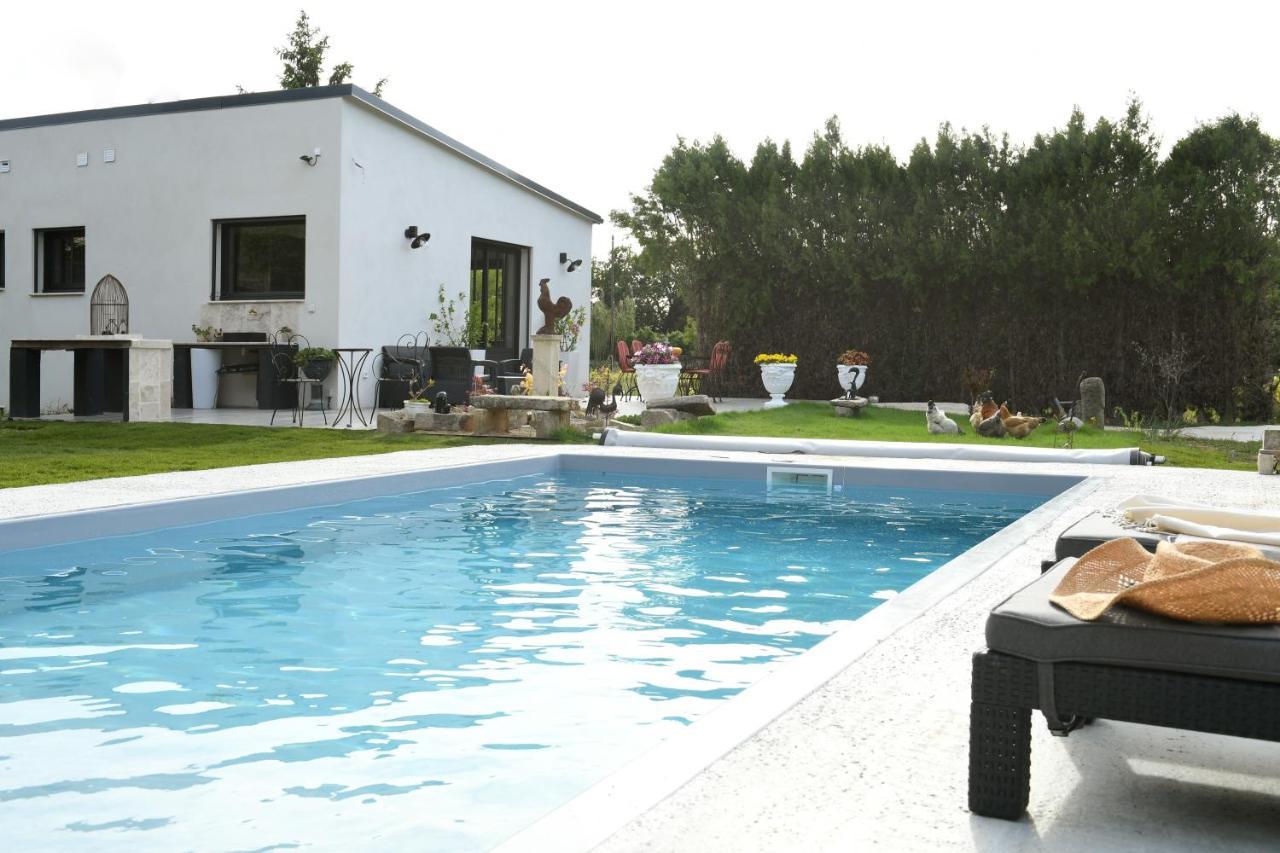 Le Galinie Chic'art. Un Bel Atelier Avec Piscine *