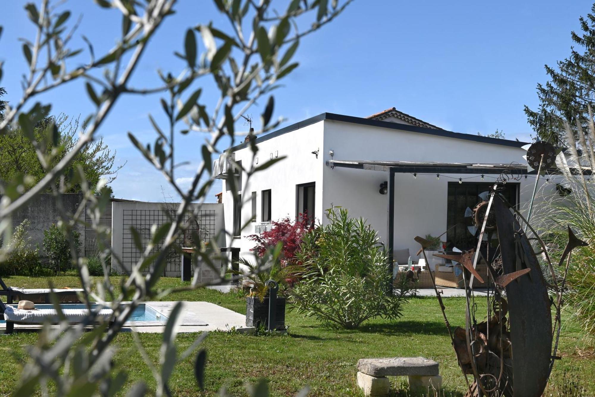 Le Galinie Chic'art. Un Bel Atelier Avec Piscine Holiday home *